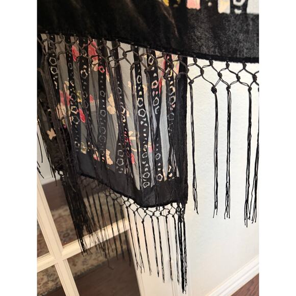 Gorgeous black floral Velvet burnout kimono with fringe World Market One Size - Picture 6 of 10